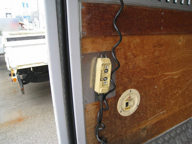 いすゞエルフアルミバン小型（2t・3t）[写真12]