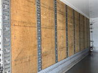 三菱ふそうキャンターアルミバン小型（2t・3t）[写真11]