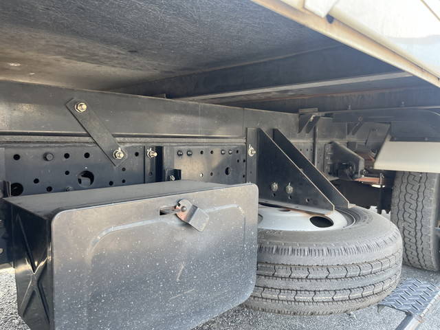 三菱ふそうキャンターアルミバン小型（2t・3t）[写真19]