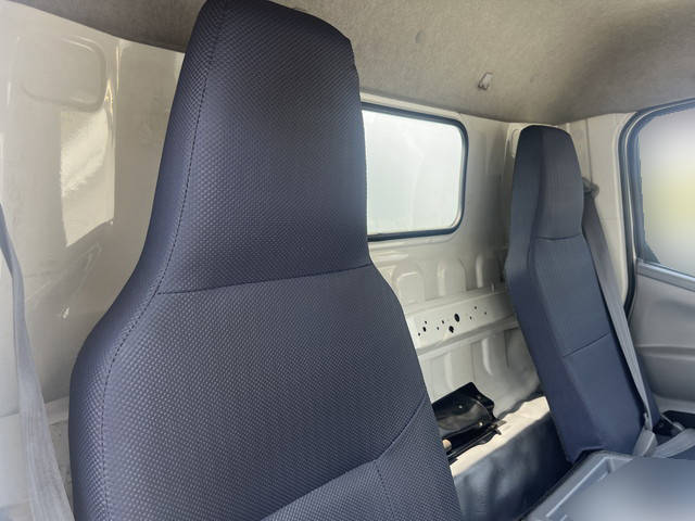 三菱ふそうキャンターアルミバン小型（2t・3t）[写真23]