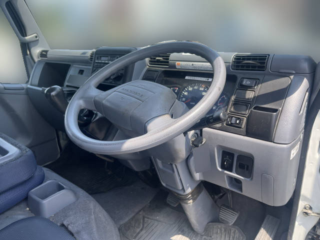 三菱ふそうキャンターアルミバン小型（2t・3t）[写真25]