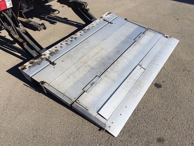 いすゞエルフ冷凍車（冷蔵車）小型（2t・3t）[写真02]