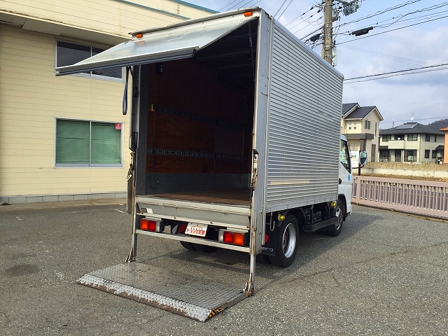 三菱ふそうキャンターアルミバン小型（2t・3t）[写真02]