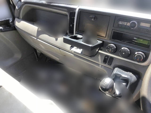 三菱ふそうキャンター平ボディ小型（2t・3t）[写真21]