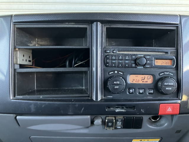 いすゞエルフアルミバン小型（2t・3t）[写真32]