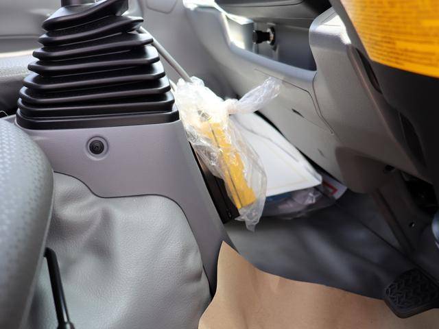 日野デュトロコンテナ専用車小型（2t・3t）[写真17]