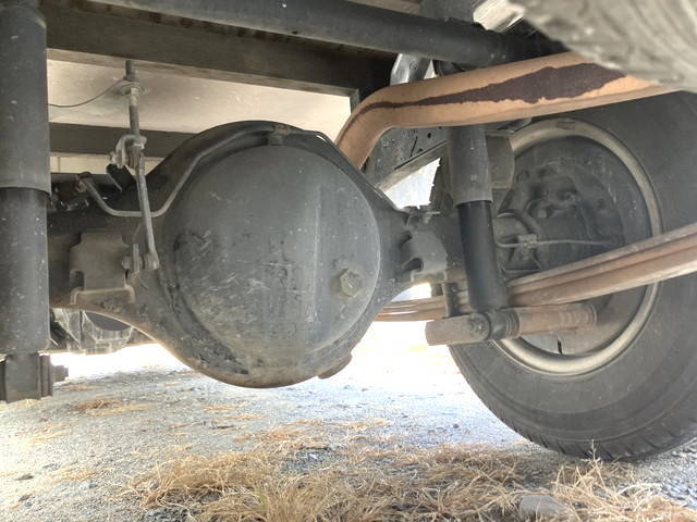 三菱ふそうキャンターガッツ平ボディ小型（2t・3t）[写真11]