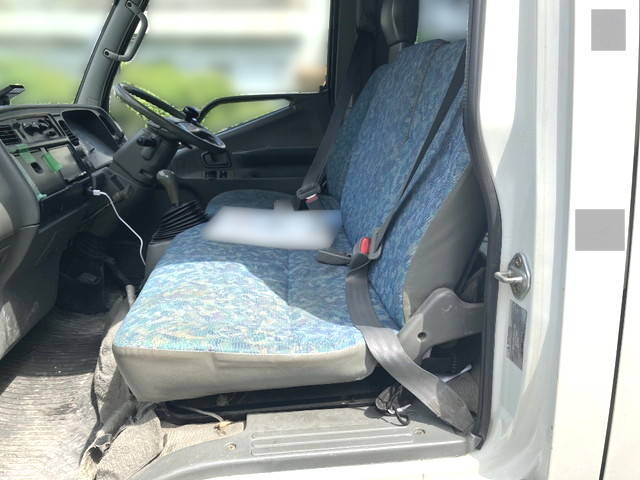 三菱ふそうキャンターガッツ平ボディ小型（2t・3t）[写真16]
