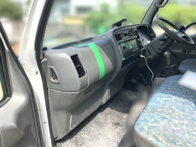 三菱ふそうキャンターガッツ平ボディ小型（2t・3t）[写真22]