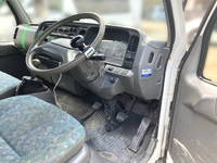 三菱ふそうキャンターガッツ平ボディ小型（2t・3t）[写真23]