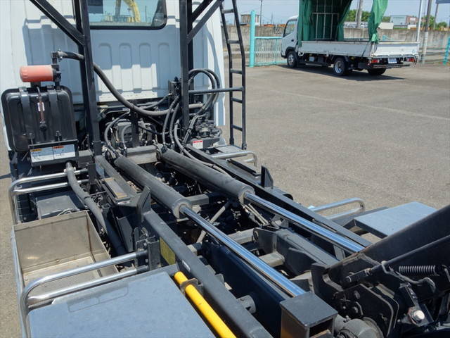 三菱ふそうキャンターコンテナ専用車小型（2t・3t）[写真16]