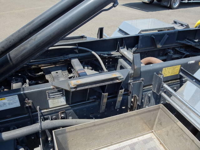 三菱ふそうキャンターコンテナ専用車小型（2t・3t）[写真06]