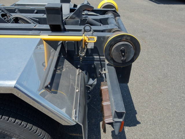 三菱ふそうキャンターコンテナ専用車小型（2t・3t）[写真07]