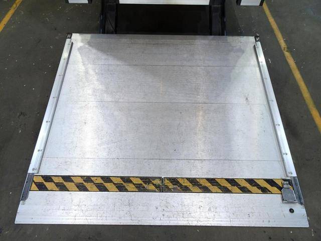 日野デュトロパネルバン小型（2t・3t）[写真10]