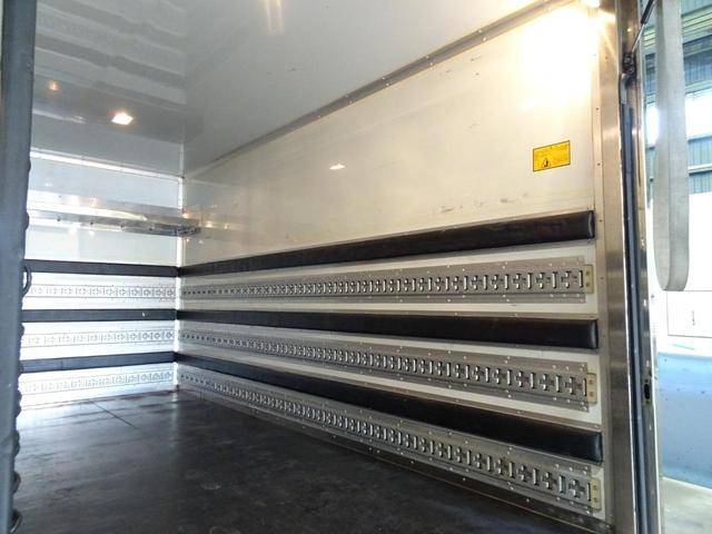 日野デュトロパネルバン小型（2t・3t）[写真12]