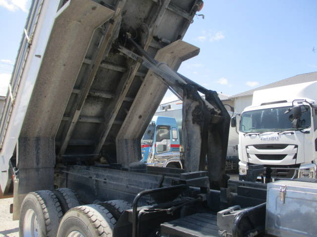 日産クオンダンプ大型（10t）[写真15]