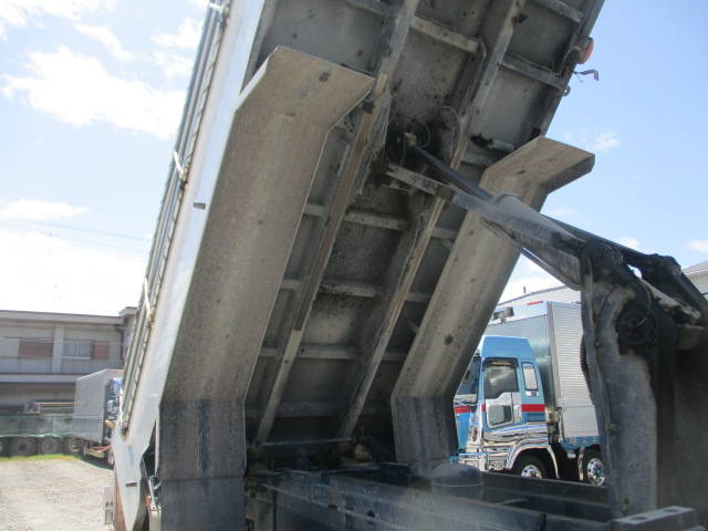 日産クオンダンプ大型（10t）[写真17]