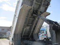 日産クオンダンプ大型（10t）[写真17]