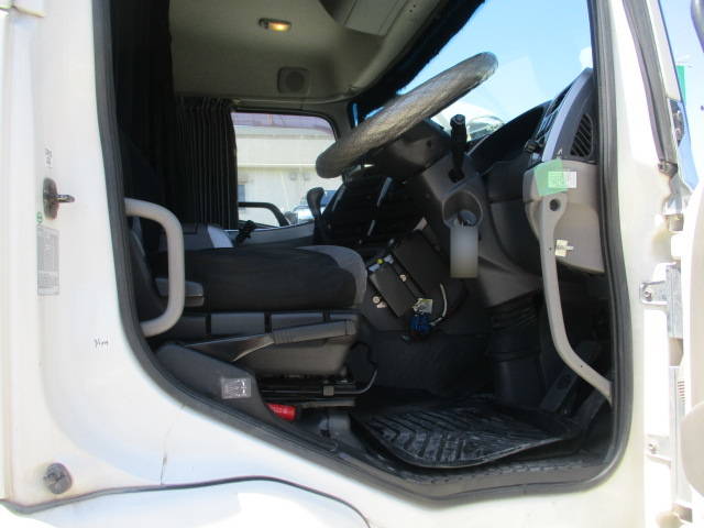 日産クオンダンプ大型（10t）[写真22]