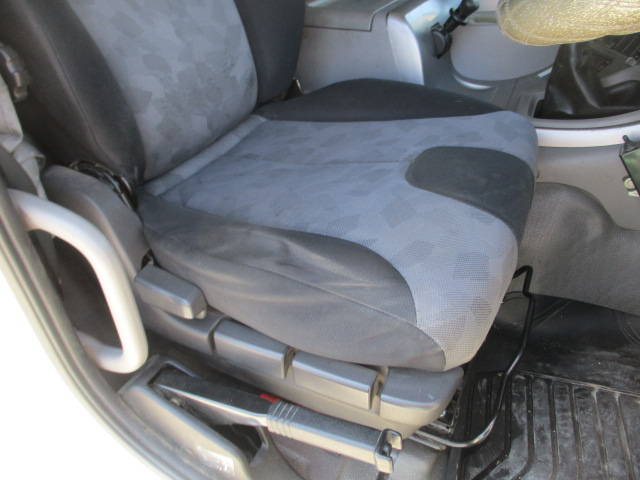 日産クオンダンプ大型（10t）[写真23]