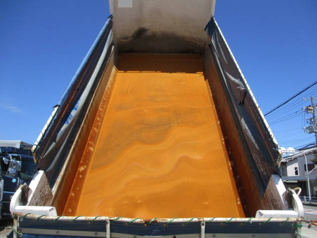 日産クオンダンプ大型（10t）[写真08]