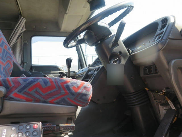 いすゞギガタンク車（タンクローリー）大型（10t）[写真27]