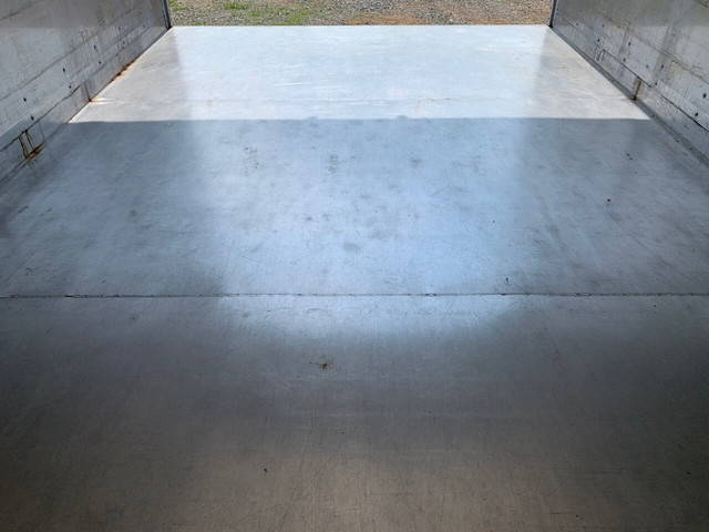 いすゞエルフ冷凍車（冷蔵車）小型（2t・3t）[写真22]