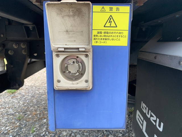 いすゞエルフ冷凍車（冷蔵車）小型（2t・3t）[写真30]