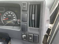 いすゞエルフ冷凍車（冷蔵車）小型（2t・3t）[写真09]