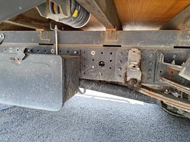 三菱ふそうキャンター平ボディ小型（2t・3t）[写真13]