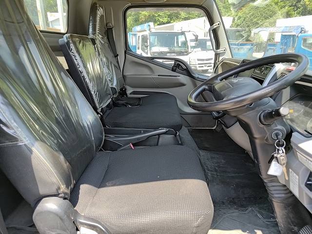 三菱ふそうキャンター平ボディ小型（2t・3t）[写真16]