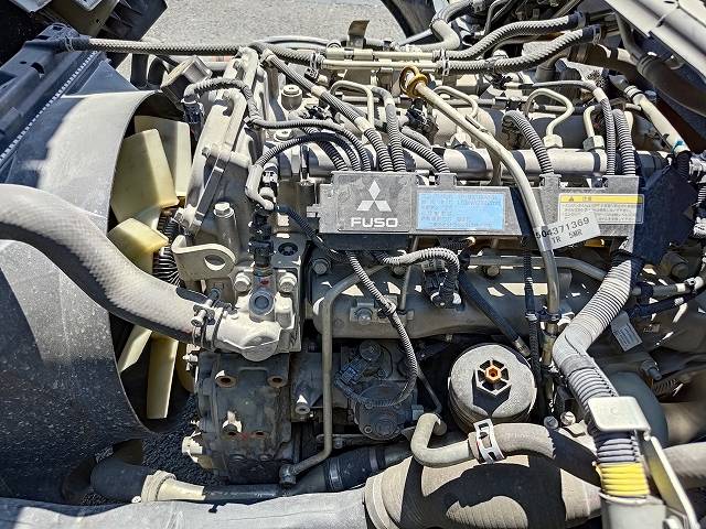 三菱ふそうキャンター平ボディ小型（2t・3t）[写真24]