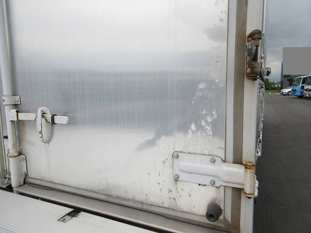 いすゞフォワードアルミウイング増トン（6t・8t）[写真16]