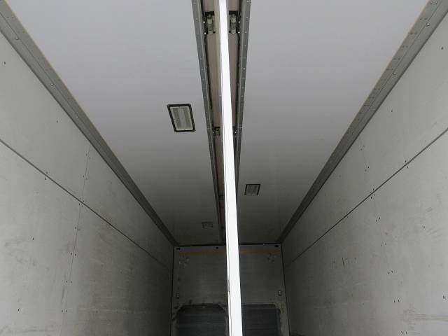 いすゞフォワードアルミウイング増トン（6t・8t）[写真20]