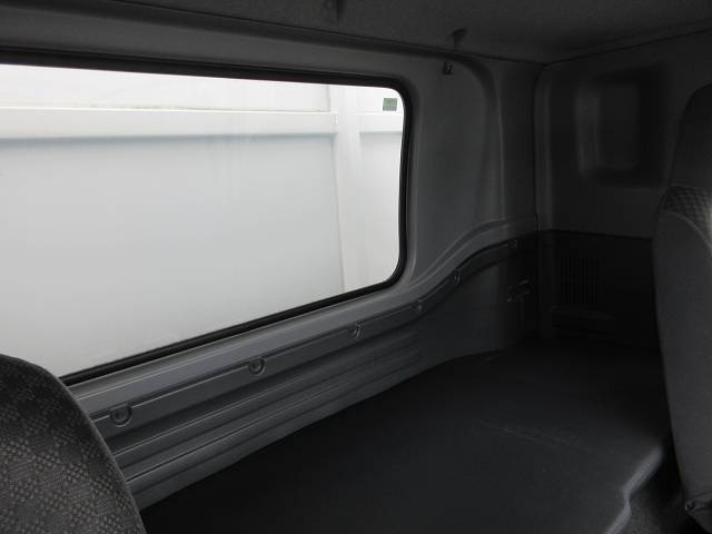 いすゞフォワードアルミウイング増トン（6t・8t）[写真25]