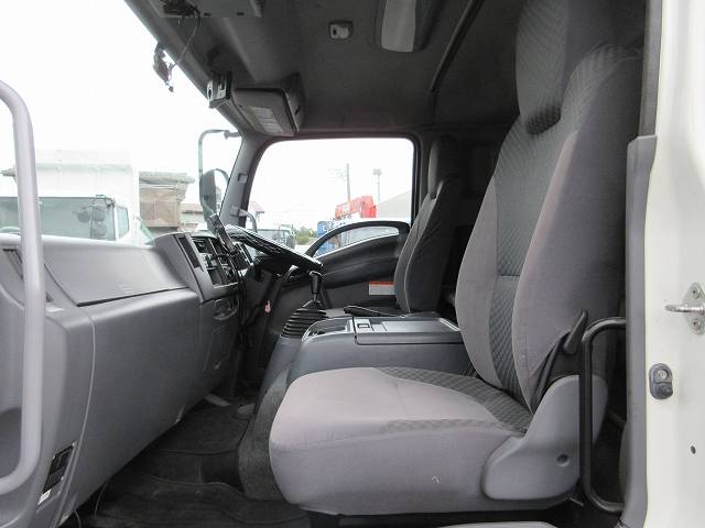 いすゞフォワードアルミウイング増トン（6t・8t）[写真31]