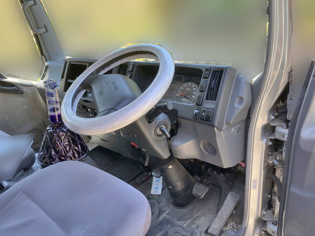 いすゞエルフアルミバン小型（2t・3t）[写真28]