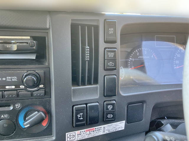 いすゞエルフアルミバン小型（2t・3t）[写真32]