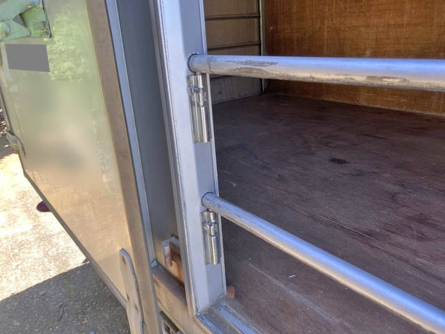 いすゞエルフアルミバン小型（2t・3t）[写真08]