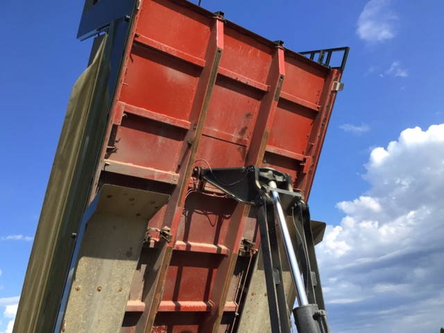 いすゞギガダンプ大型（10t）[写真15]