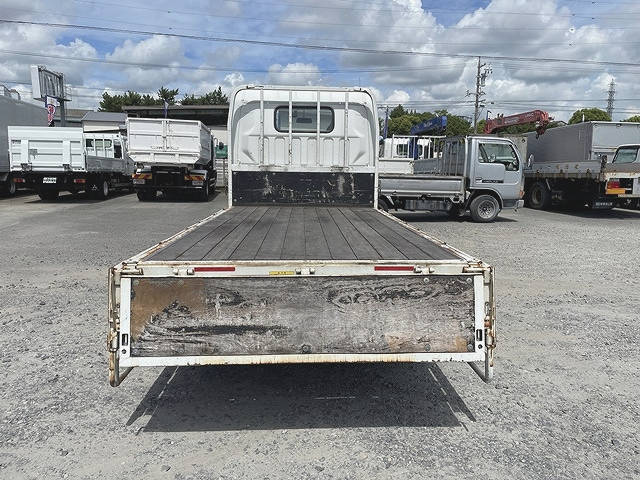三菱ふそうキャンター平ボディ小型（2t・3t）[写真11]