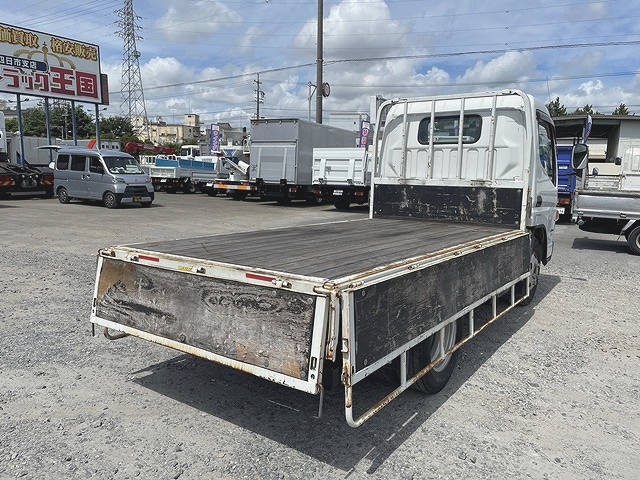 三菱ふそうキャンター平ボディ小型（2t・3t）[写真12]