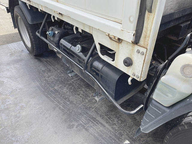 三菱ふそうキャンター平ボディ小型（2t・3t）[写真17]