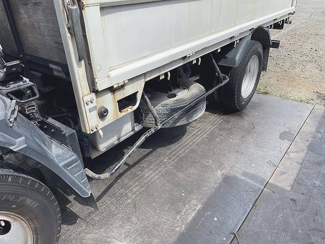 三菱ふそうキャンター平ボディ小型（2t・3t）[写真18]