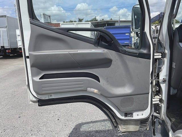 三菱ふそうキャンター平ボディ小型（2t・3t）[写真28]