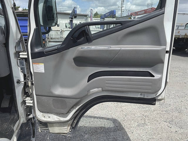 三菱ふそうキャンター平ボディ小型（2t・3t）[写真29]