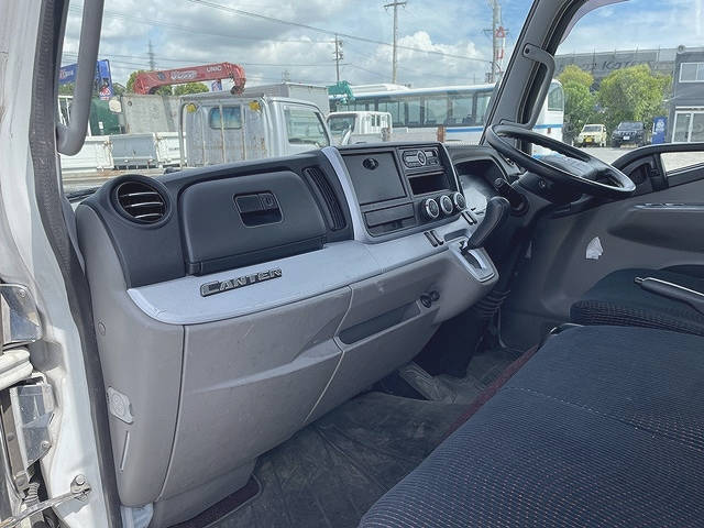 三菱ふそうキャンター平ボディ小型（2t・3t）[写真30]