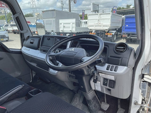 三菱ふそうキャンター平ボディ小型（2t・3t）[写真34]