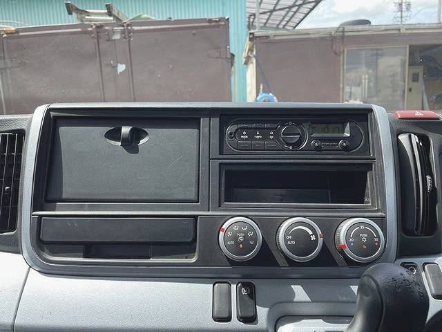 三菱ふそうキャンター平ボディ小型（2t・3t）[写真35]