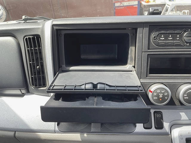 三菱ふそうキャンター平ボディ小型（2t・3t）[写真36]